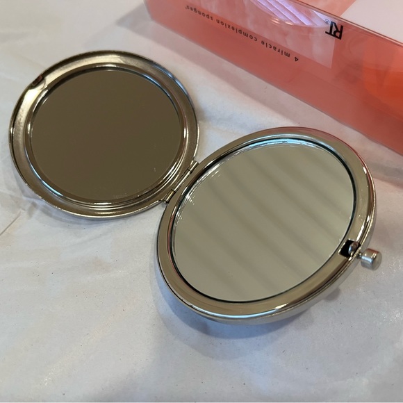 🌸Beauty blender and pocket mirror bundle - Picture 9 of 9